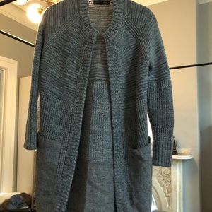 Long multi fabric sweater